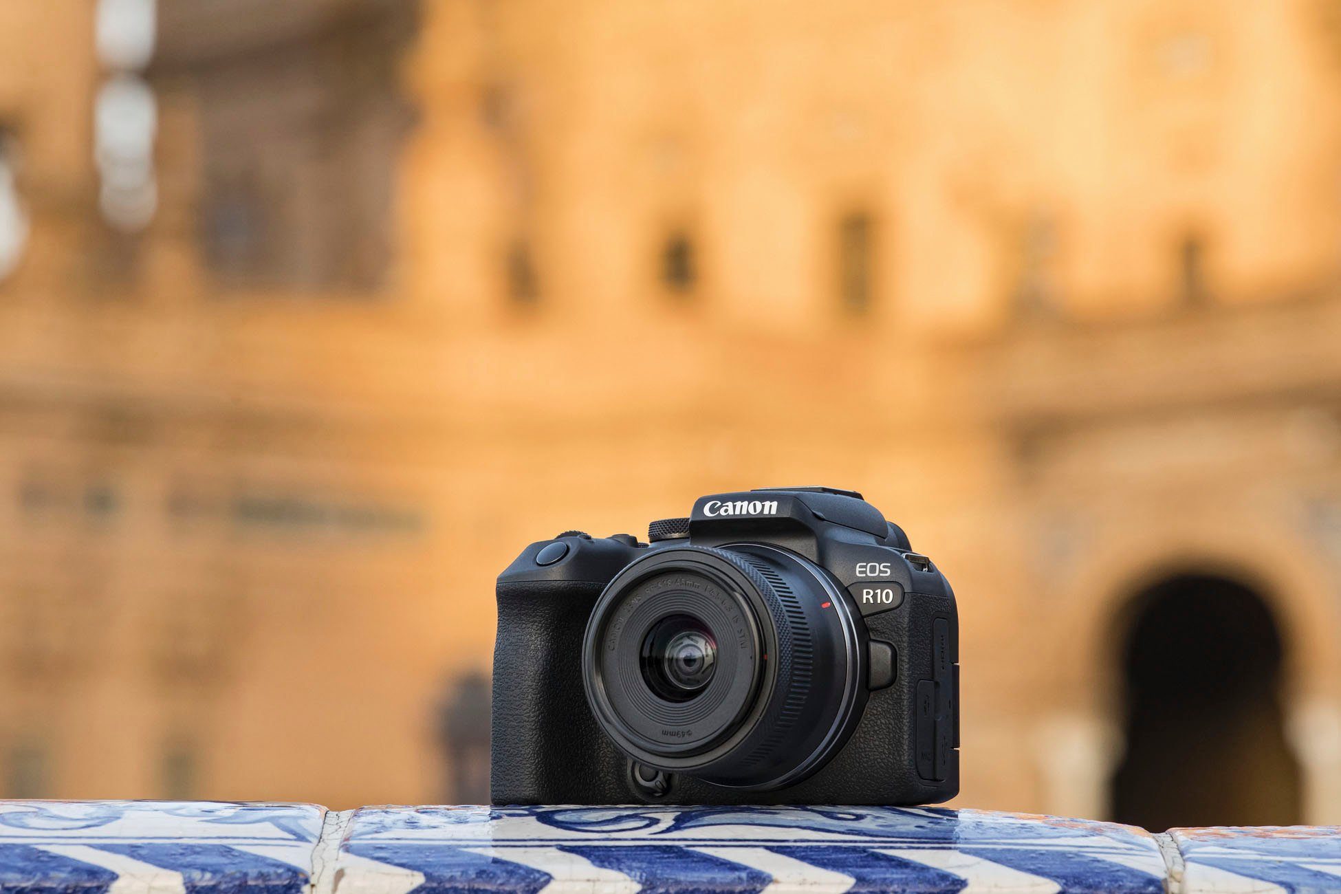 Canon EOS R10 Systemkamera (RF-S 18-45mm F4.5-6.3 IS STM, 24,2 MP, Bluetooth, WLAN, inkl. RF-S 18-45mm Objektiv)