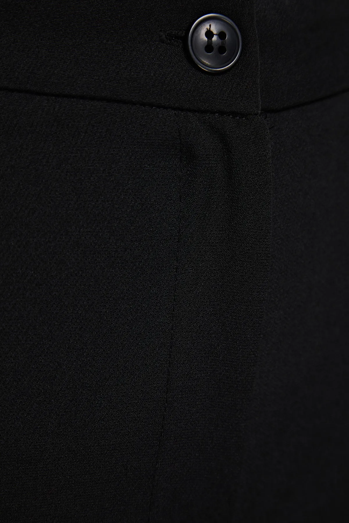 Trendyol Curve  Schwarze Hose mit hoher Taille und gerippten Nähten im spanischen Webstil TBBSS22PL0301