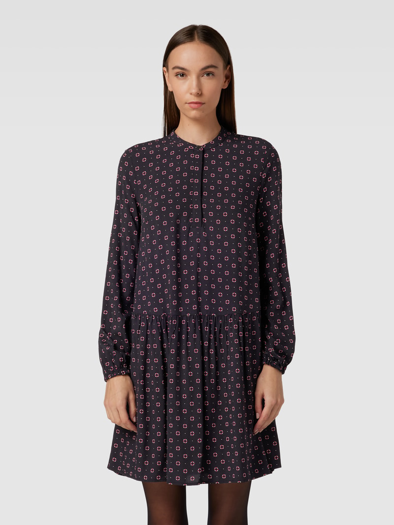 Knielanges Kleid mit floralem Allover-Muster in schwarz