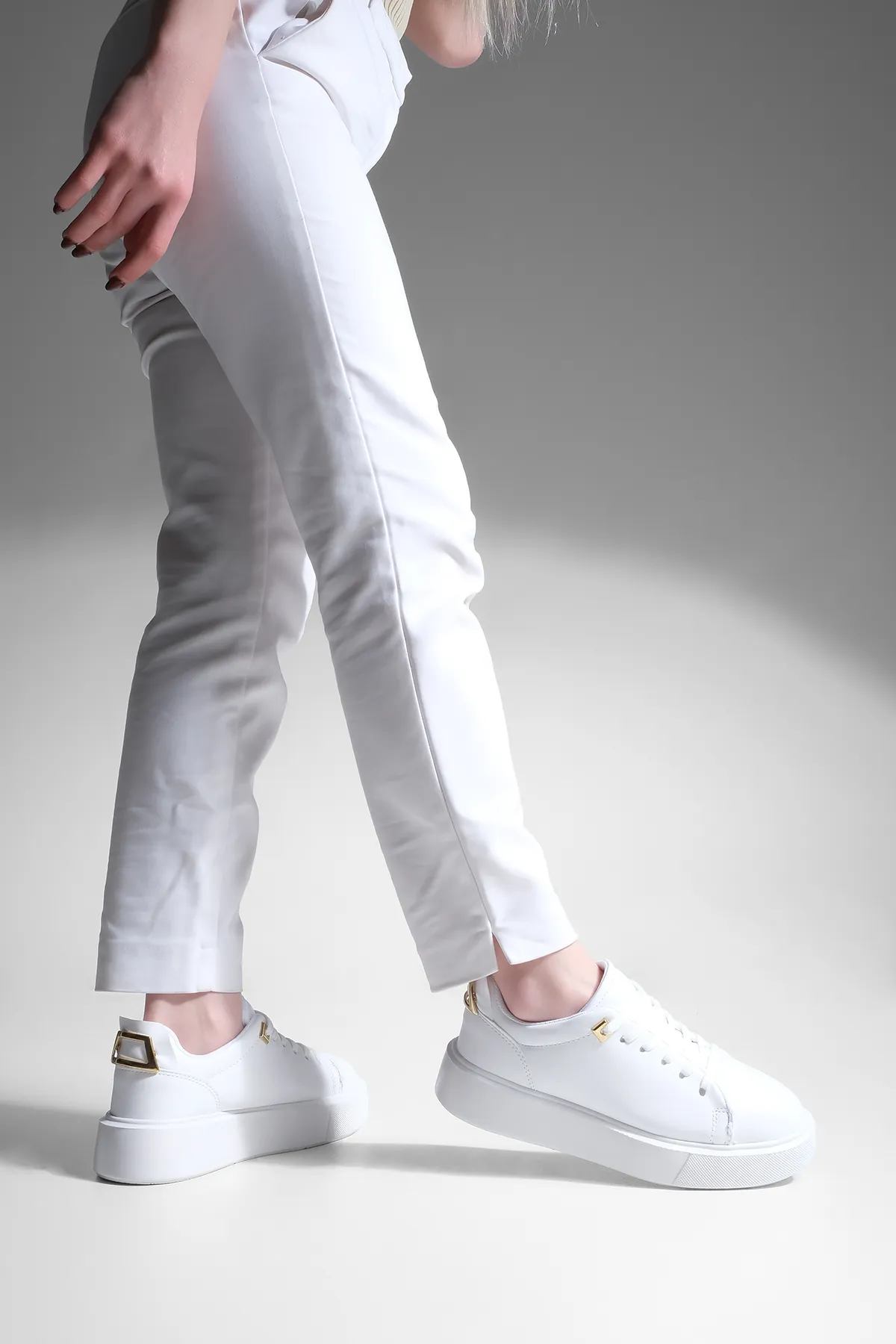 Marjin  Damen-Sneaker, dicke Sohle, goldene Schnalle, detaillierte Schnür-Sportschuhe, Rofke, Weiß