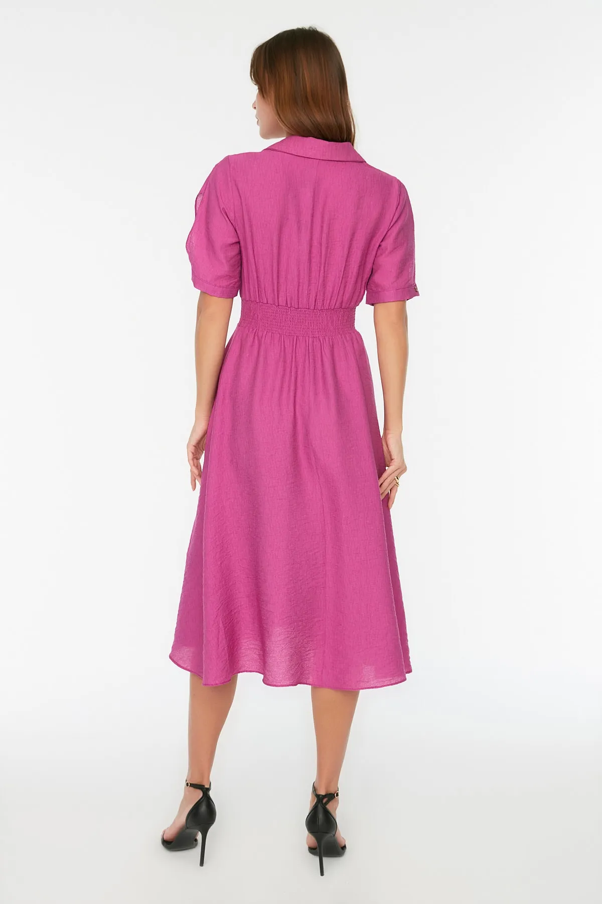 Trendyol Collection  Pflaumenfarbenes A-Linien-Midikleid aus Gimped-Webstoff mit V-Ausschnitt TWOSS21EL1023