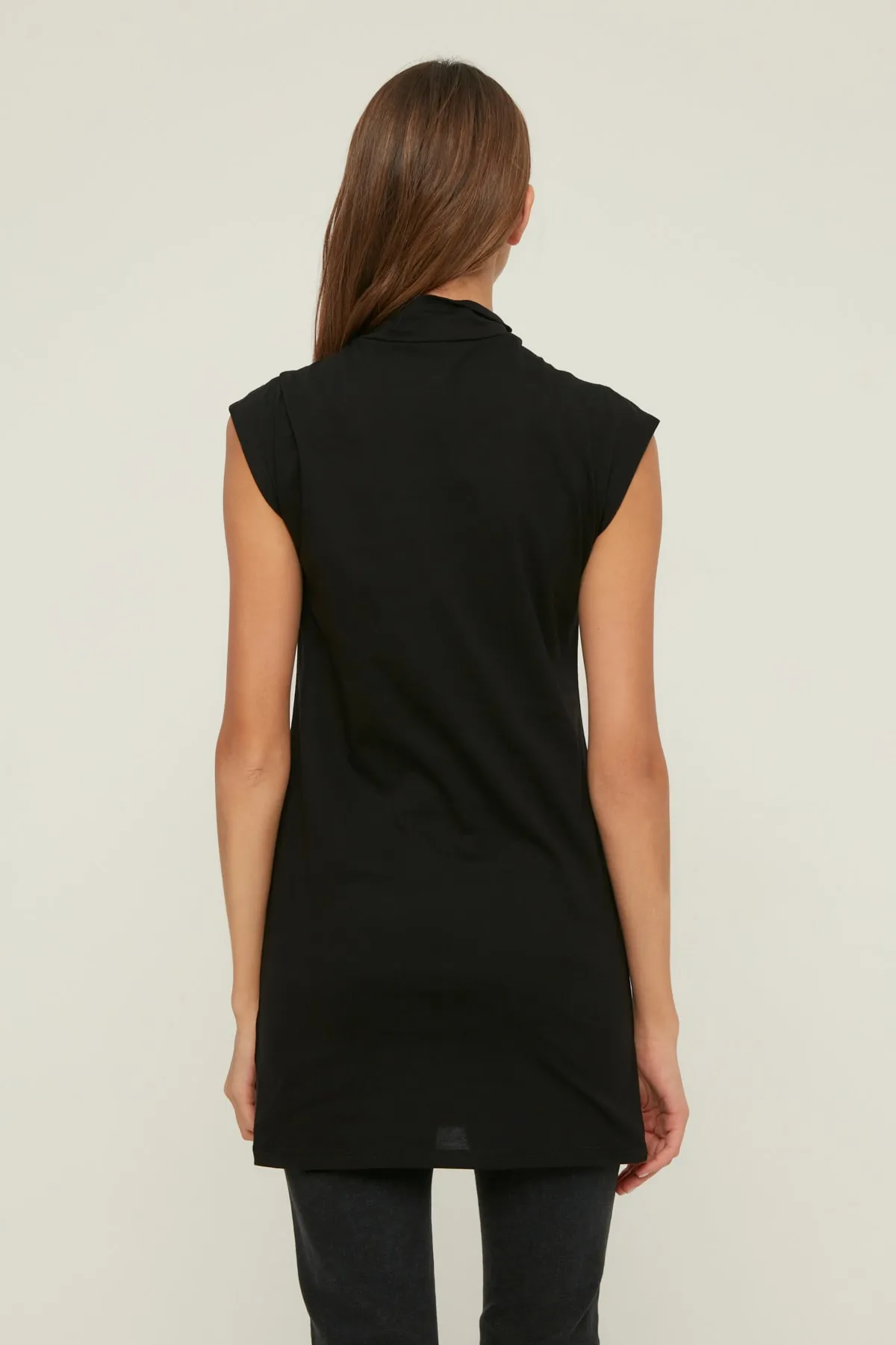 Trendyol Modest  Schwarz-Graues 2er-Pack ärmellose Unterwäsche-Liner-Tunika mit Stehkragen TCTSS21UK0033
