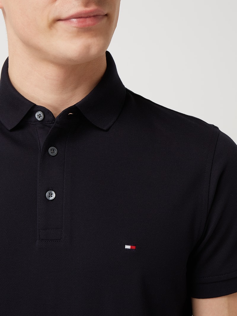 Slim Fit Poloshirt mit Stretch-Anteil in marineblau