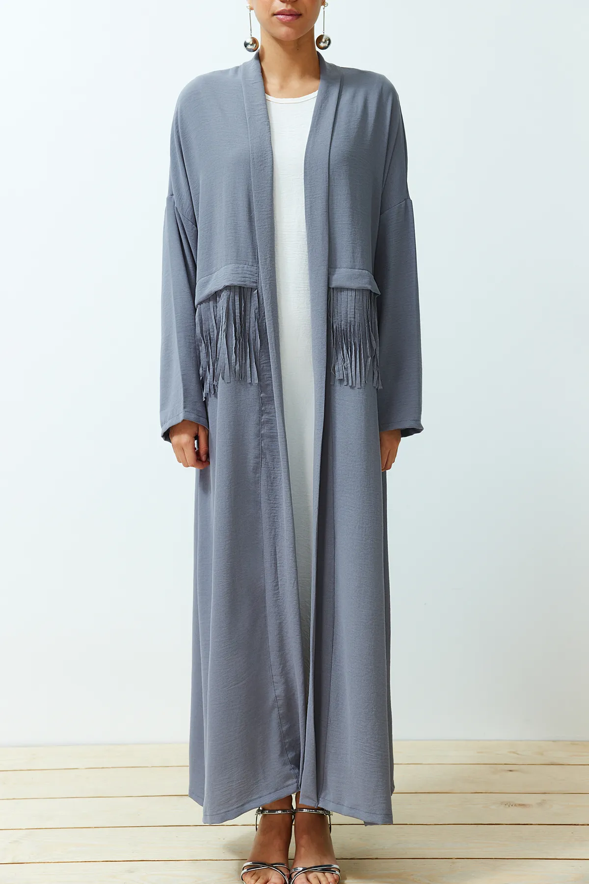 Trendyol Modest  Graue gewebte Aerobin-Kappe mit Quastendetails und Ferace TCTSS24KF00014