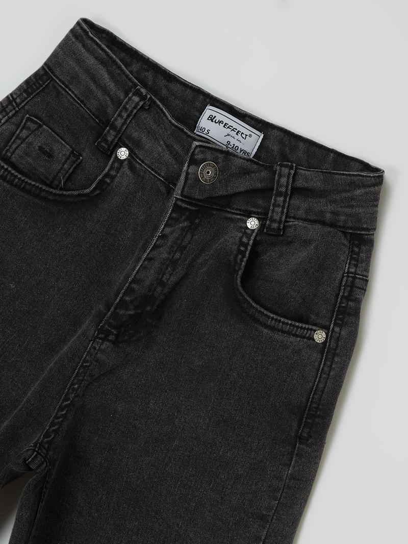Cropped Balloon Fit Jeans mit Stretch-Anteil in schwarz