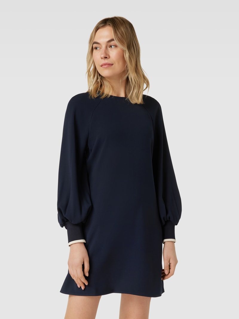 Knielanges Kleid mit Teilungsnähten in marineblau