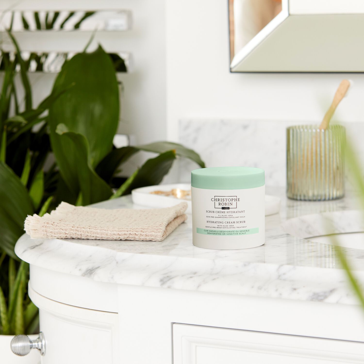 Christophe Robin Scrub Crème Hydratant Un Pré-Shampooing Exfoliant Doux à l'Aloé Vera 250 ml