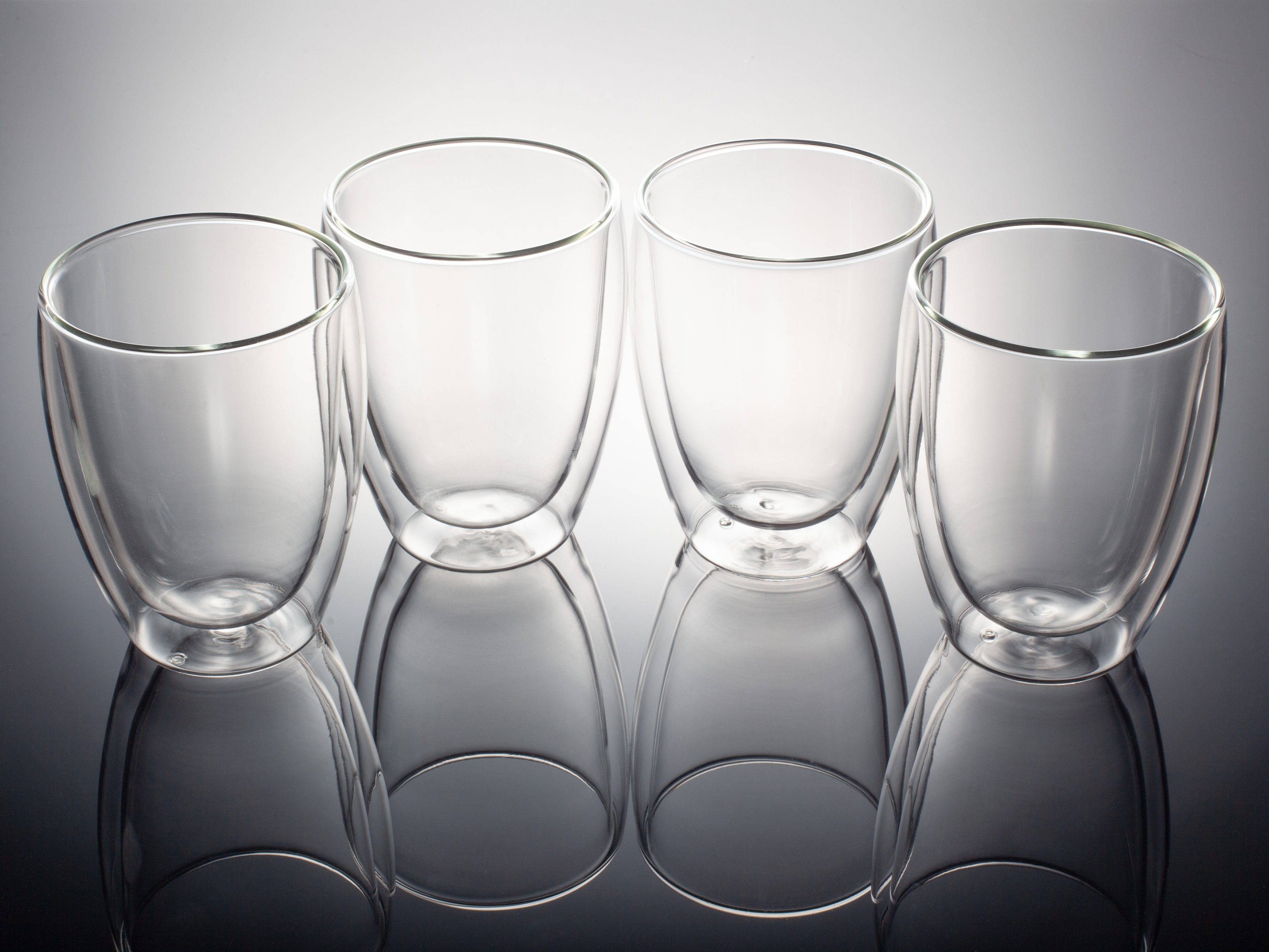 Hanseküche Latte-Macchiato-Glas Hanseküche Doppelwandige Gläser Latte Macchiato 4x 350 ml – Design Gläser Set groß aus robustem Borosilikatglas, Kaffeegläser doppelwandig, hochwertige Trinkgläser, Thermogläser