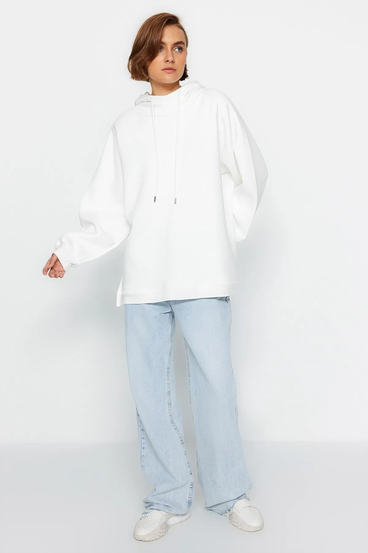 Trendyol Collection  Ecrufarbenes, übergroßes Sweatshirt aus Rippstrick mit Kapuze