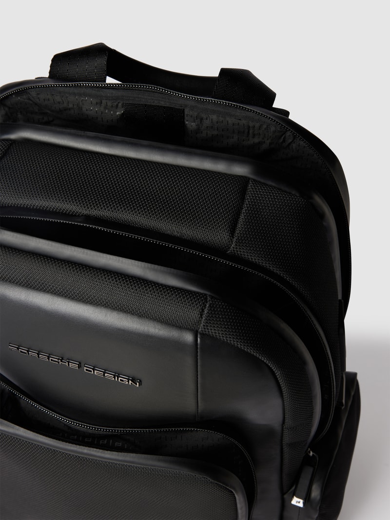 Rucksack mit Reißverschlusstaschen in schwarz