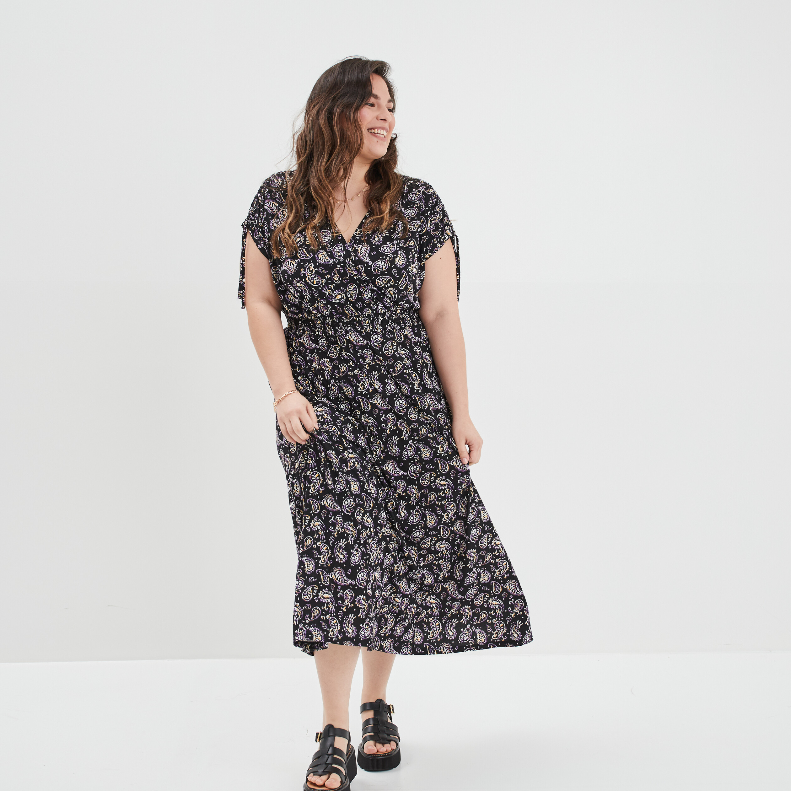 Robe longue smockée col cache-coeur noir femme grande taille | La Halle