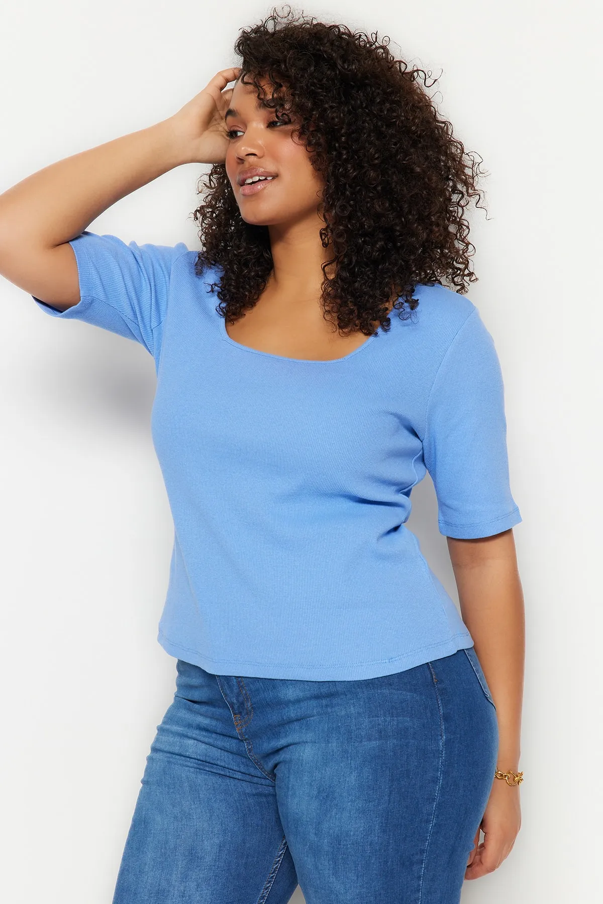 Trendyol Curve  Lilafarbenes Strick-T-Shirt mit quadratischem Kragen TBBSS22BF0027