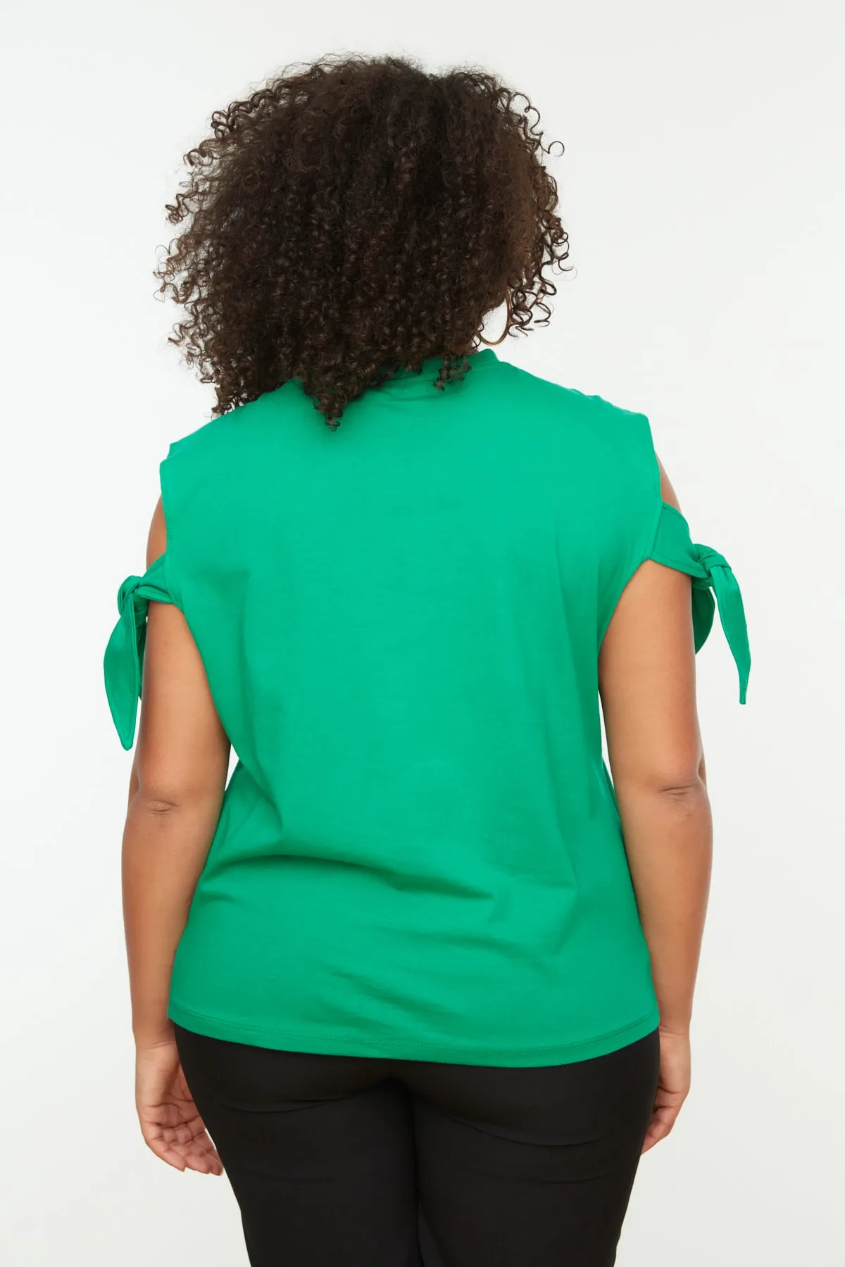 Trendyol Curve  Grünes Strick-T-Shirt mit Bindedetail an den Ärmeln TBSSS22BF0003