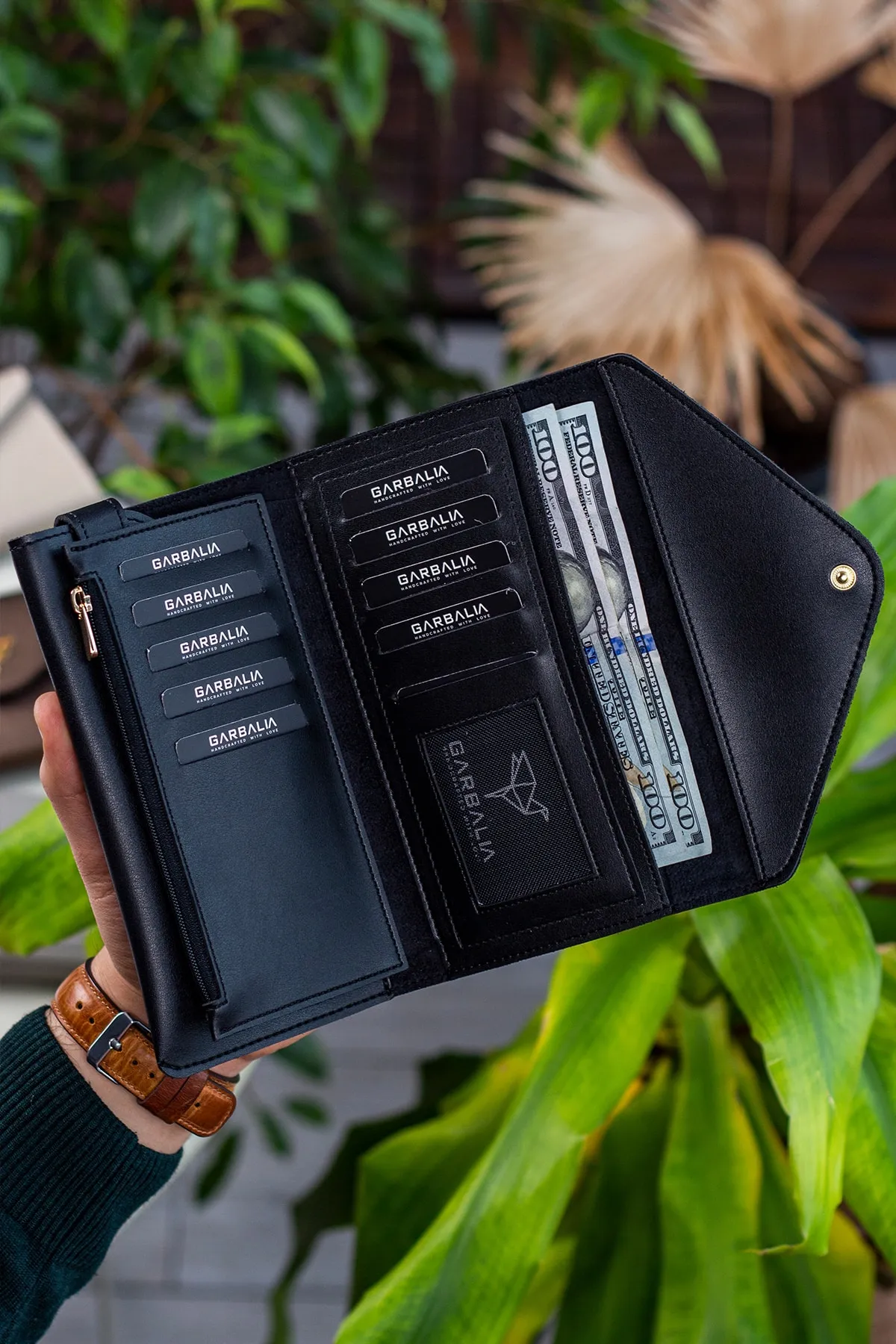 Garbalia  Schwarze Damenbrieftasche im Umschlagmodell mit Telefon- und Münzfächern