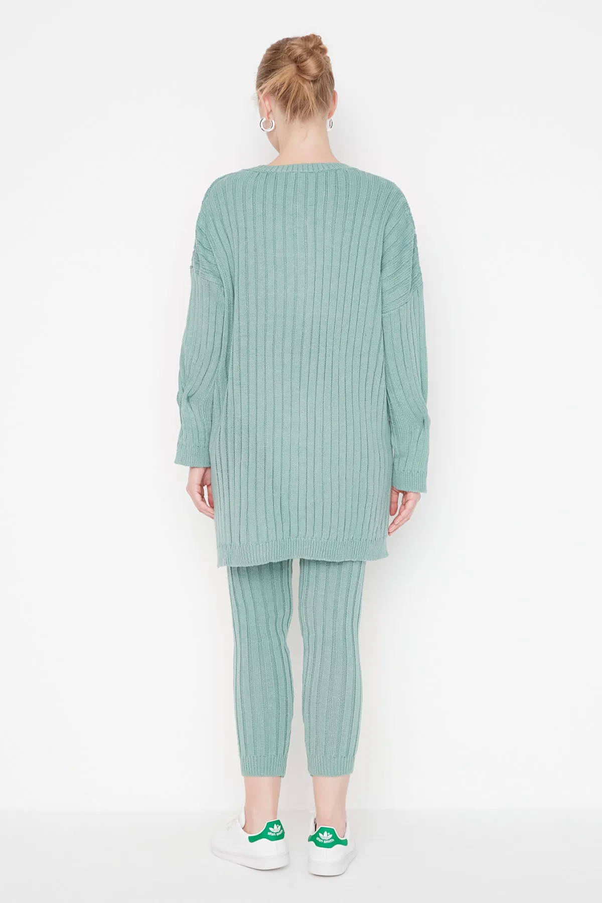 Trendyol Collection  Mintfarbenes Set aus gerippter Hose und Strickoberteil und -unterteil TWOAW22AU0039