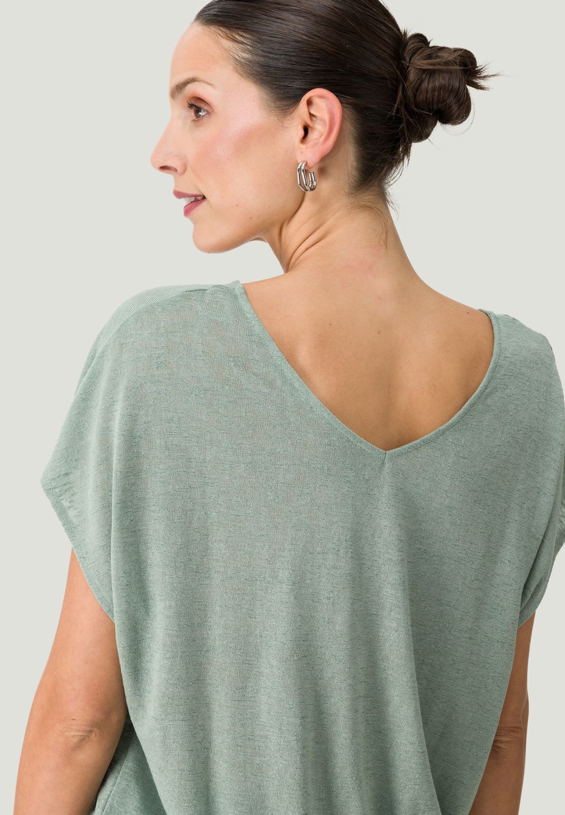 Shirt mit Rückenausschnitt