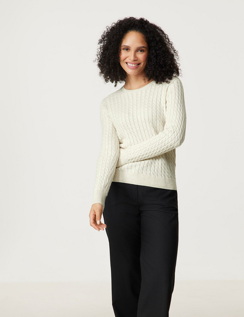 Nachhaltiger Strickpullover mit Zopfmuster