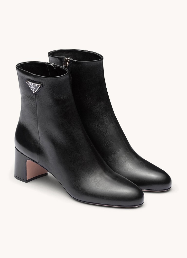 Prada  Enkellaars van leer met logo
