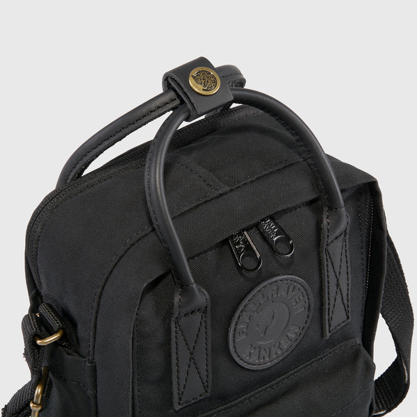 KÅNKEN NO. 2 BLACK SLING - Umhängetasche