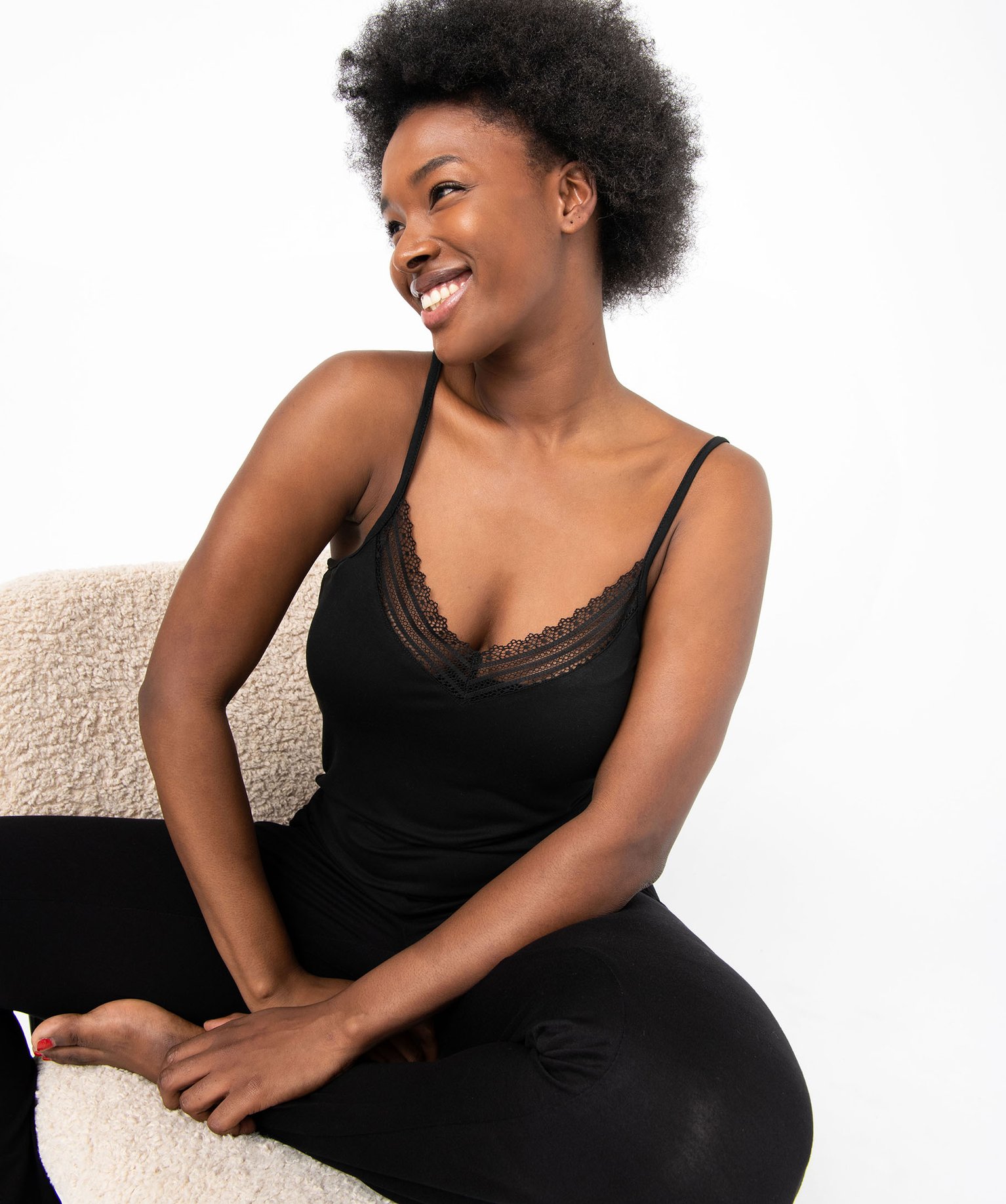 Haut de pyjama femme à fines bretelles et dentelle noir | GEMO