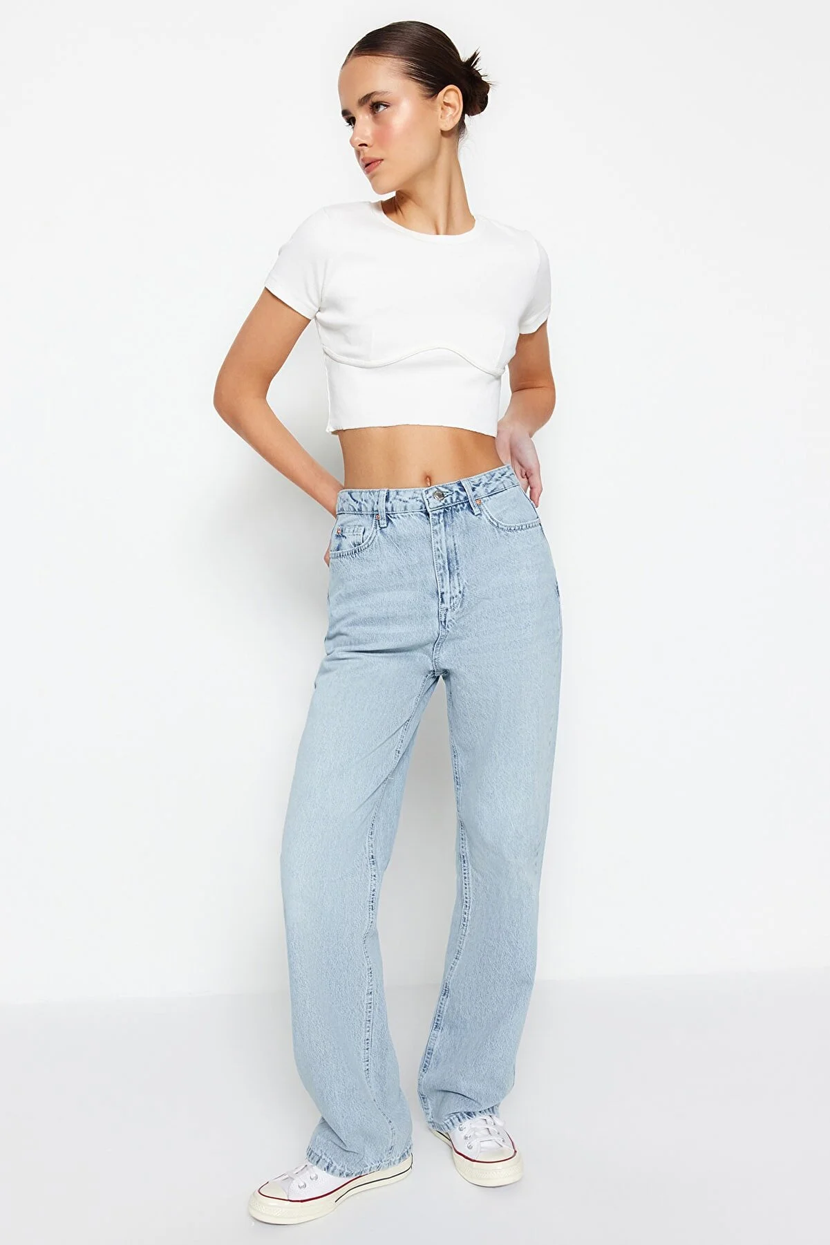 Trendyol Collection  Blaue gerade Jeans mit hoher Taille TWOSS22JE0242