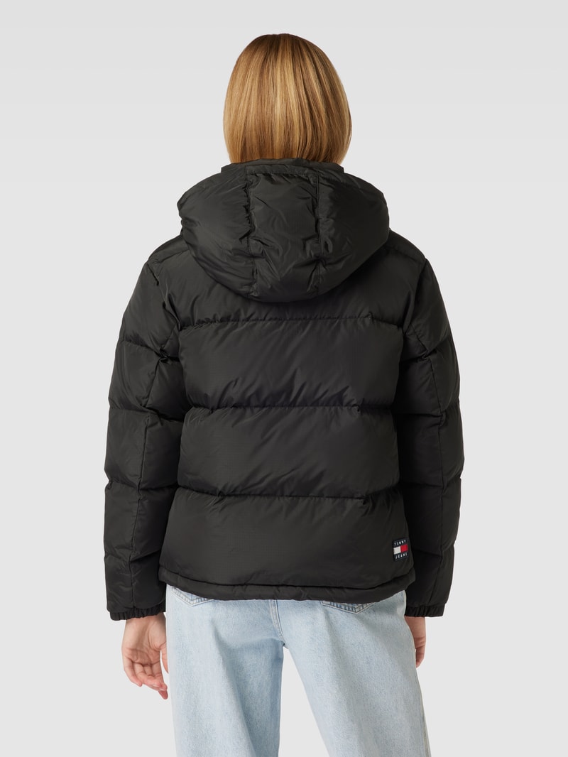 Steppjacke mit Label-Patch Modell 'ALASKA' in schwarz