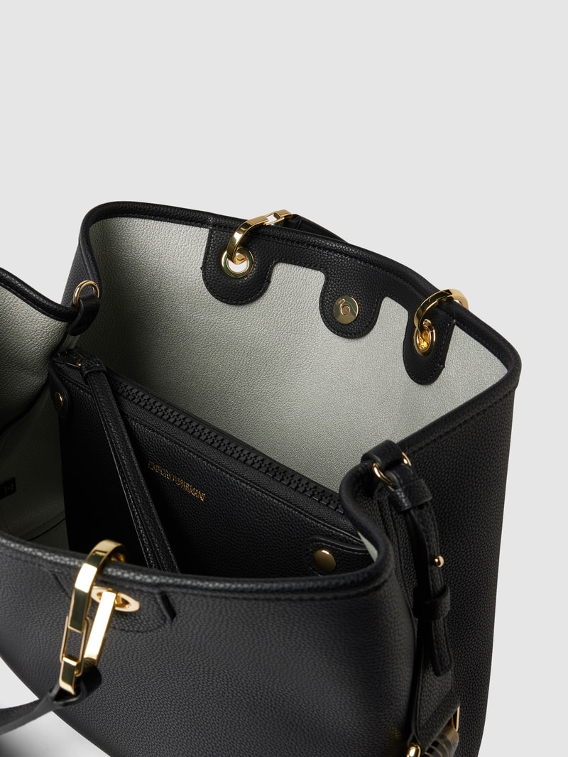 Shopper mit Label-Detail in schwarz