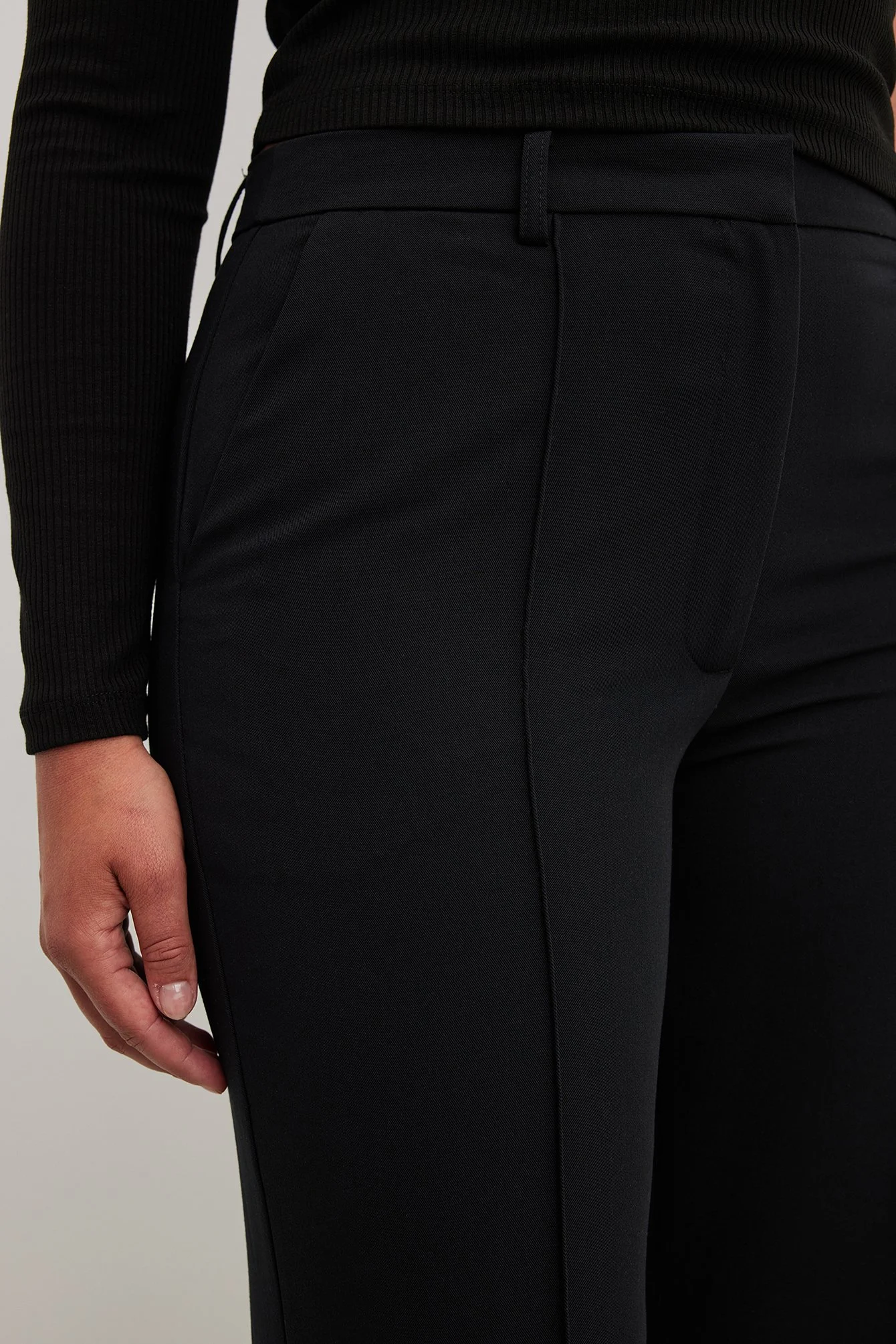 Angepasste Hose mit Seitenschlitz