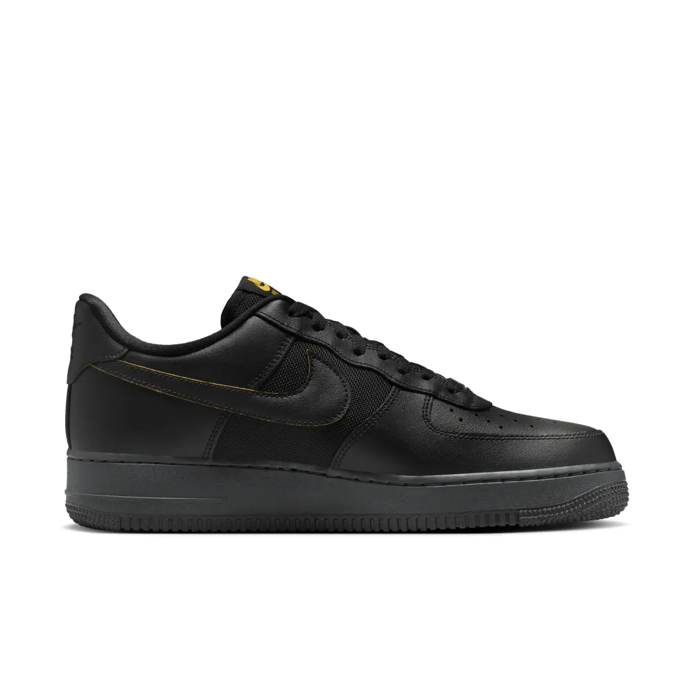 Nike Air Force 1 07 FZ4617-001 / schwarz