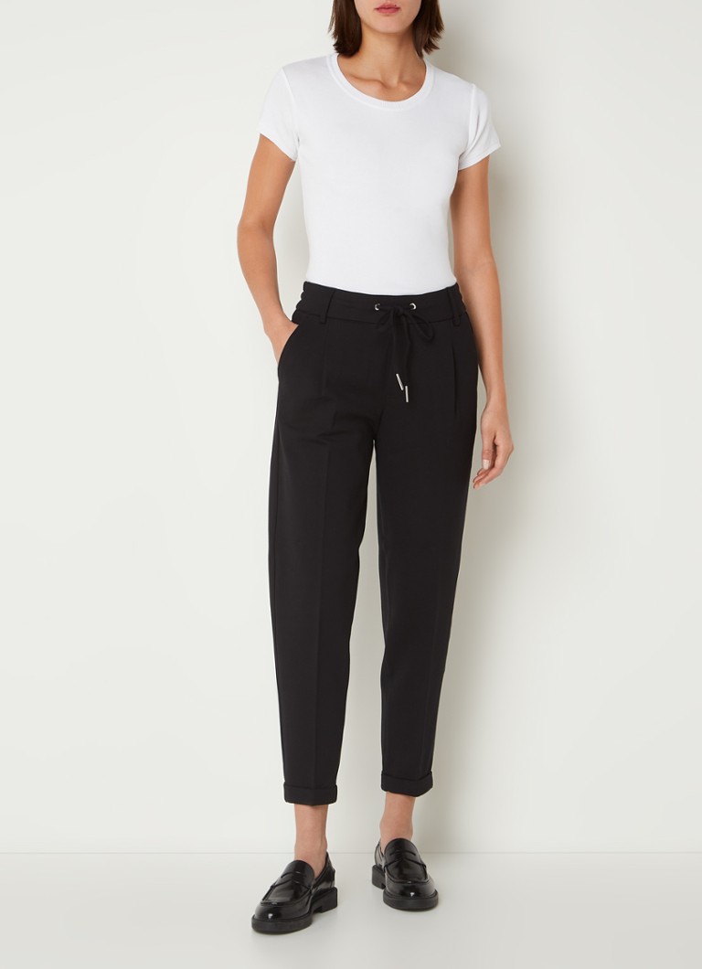 Pantaloni scurți Benetton cu talie înaltă, croială mulată și șnur în talie.