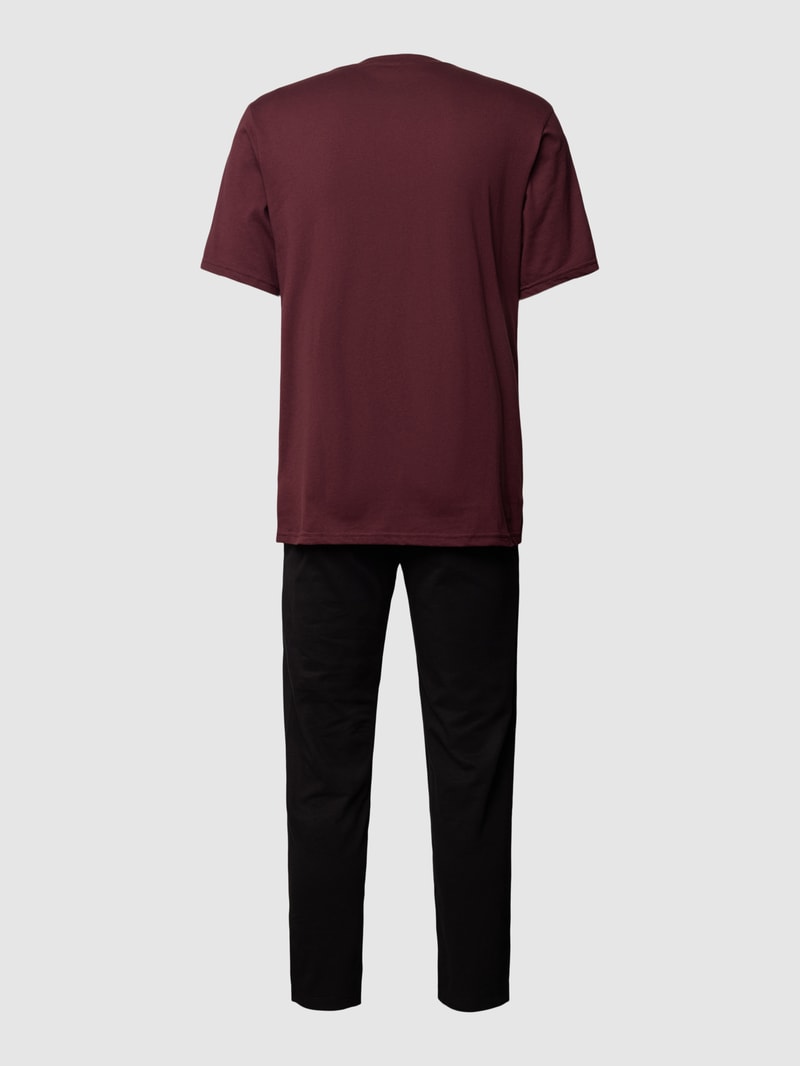 Pyjama mit Label-Detail Modell 'BASIC' in bordeaux rot