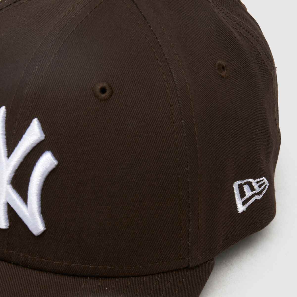 New Era sötétbarna League Essential 9forty sapka