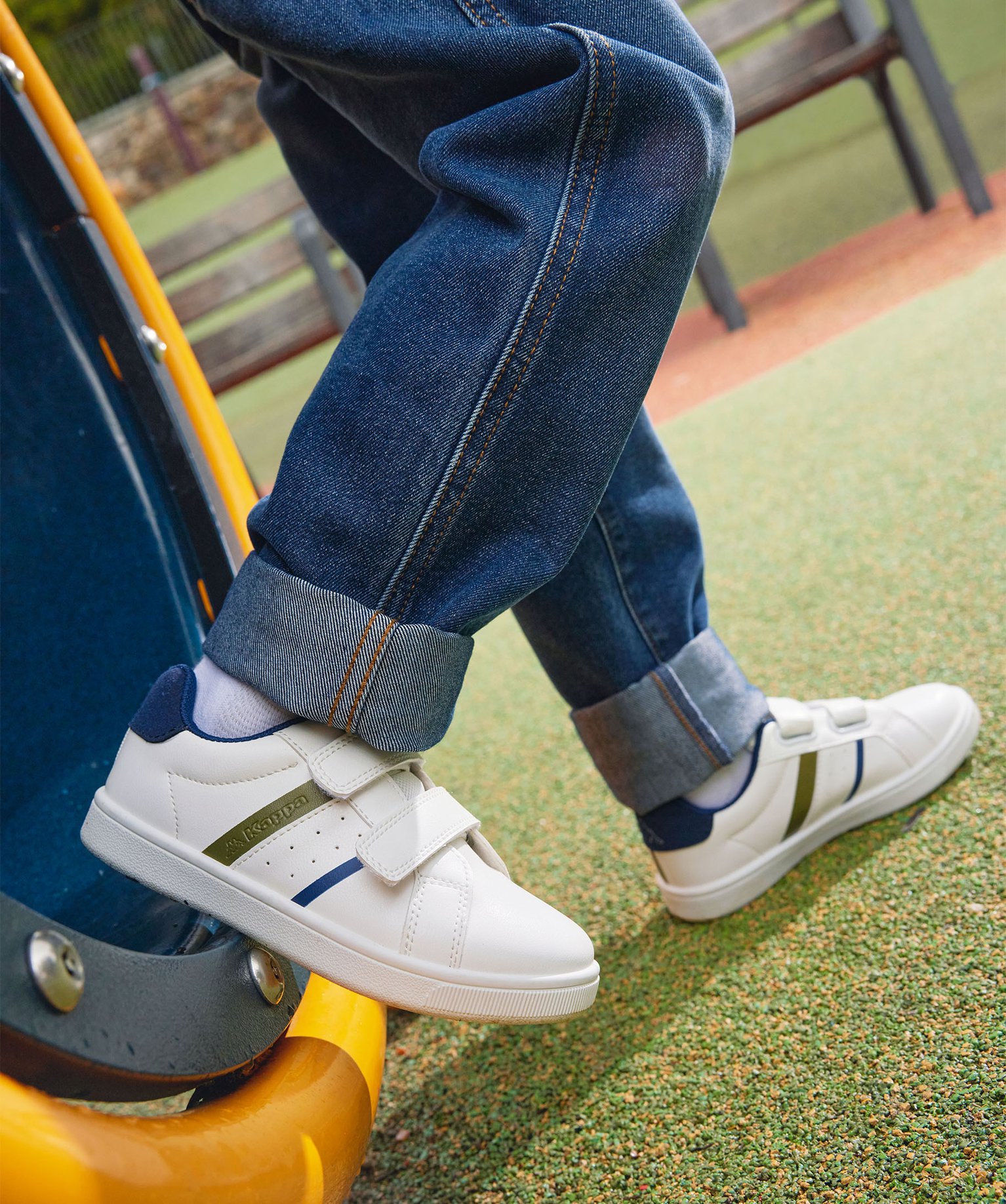 Baskets Garçon unies à bandes colorées et à scratch - Kappa blanc | GEMO