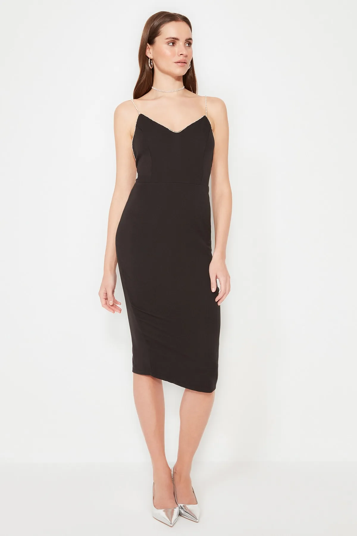 Trendyol Collection  Schwarzes, gewebtes, elegantes Abendkleid mit glänzenden Steinaccessoires TPRSS20EL2061
