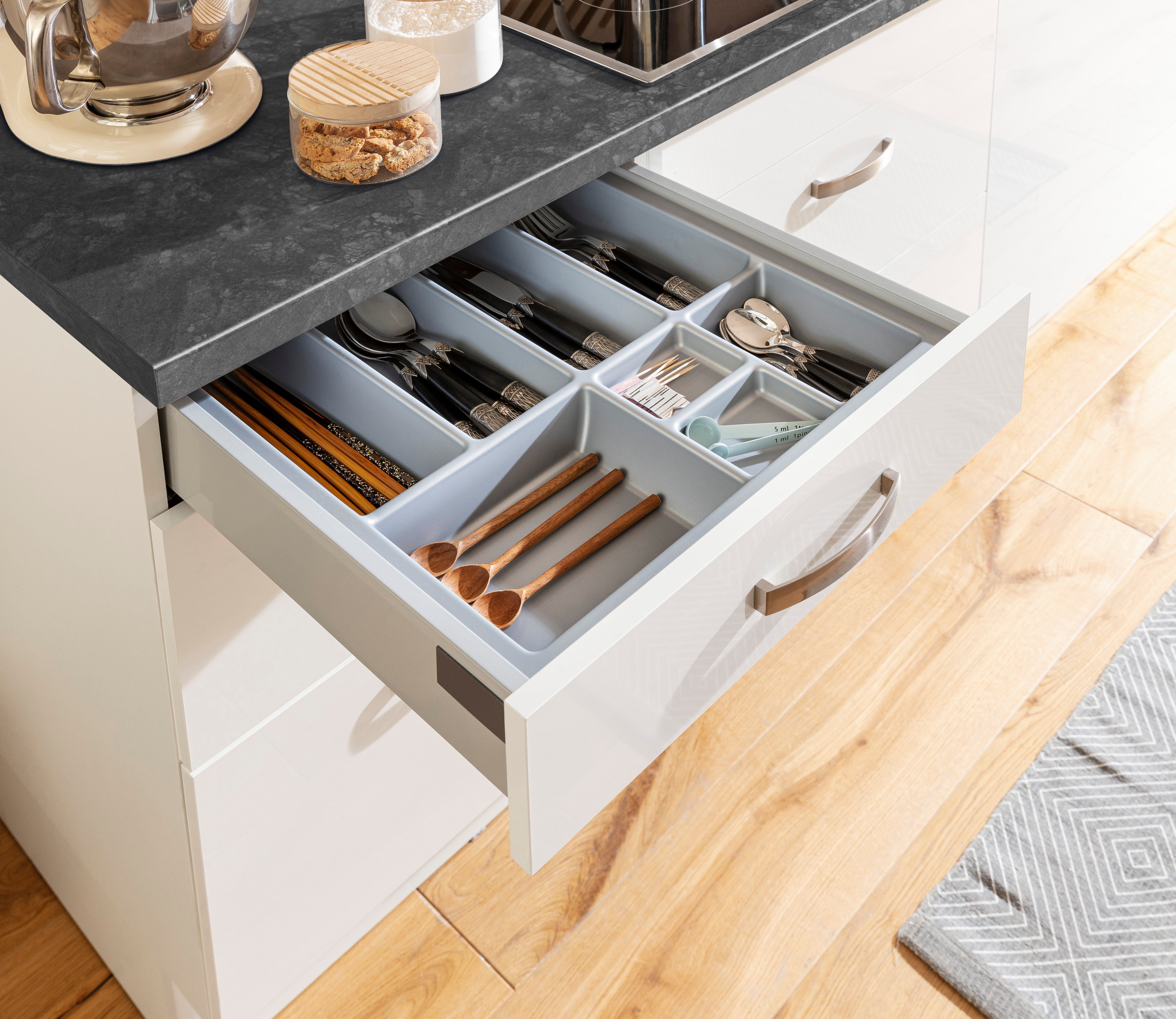 OPTIFIT Küchenzeile Cara, Breite 400 cm, mit HANSEATIC-E-Geräten, Induktions-Kochfeld, Soft-Close-Funktion