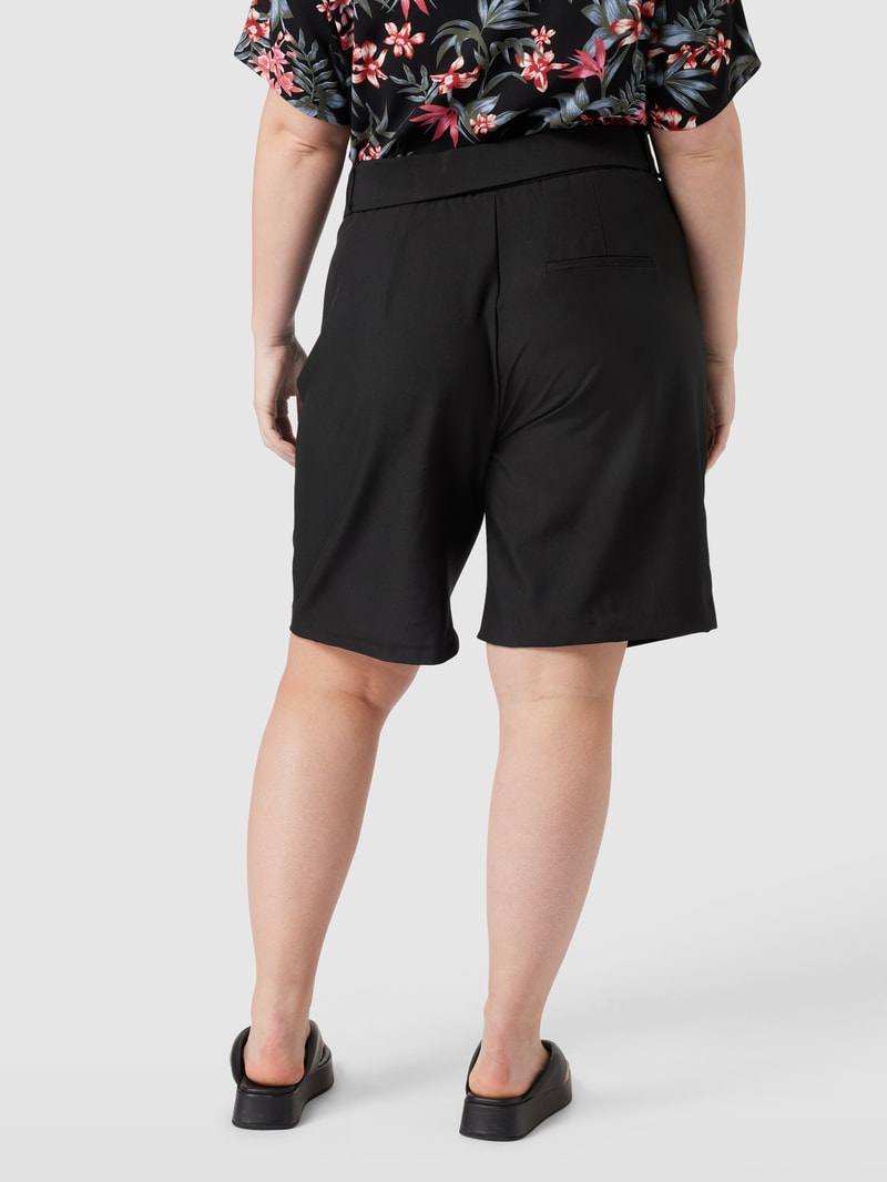 PLUS SIZE Chino-Shorts mit Bundfalten in schwarz