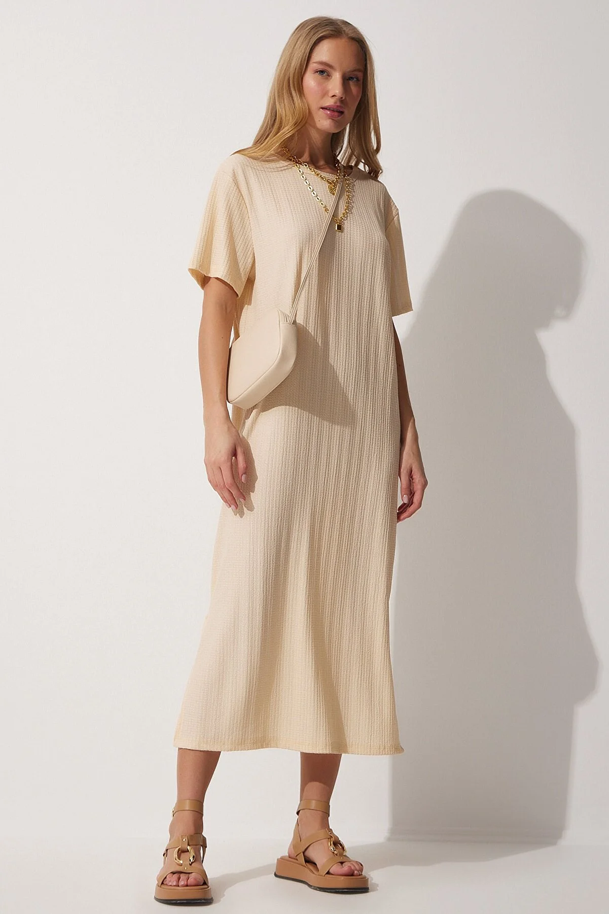 Happiness İstanbul  Cremefarbenes, lockeres, langes, tägliches Sommer-Strickkleid für Damen DZ00076