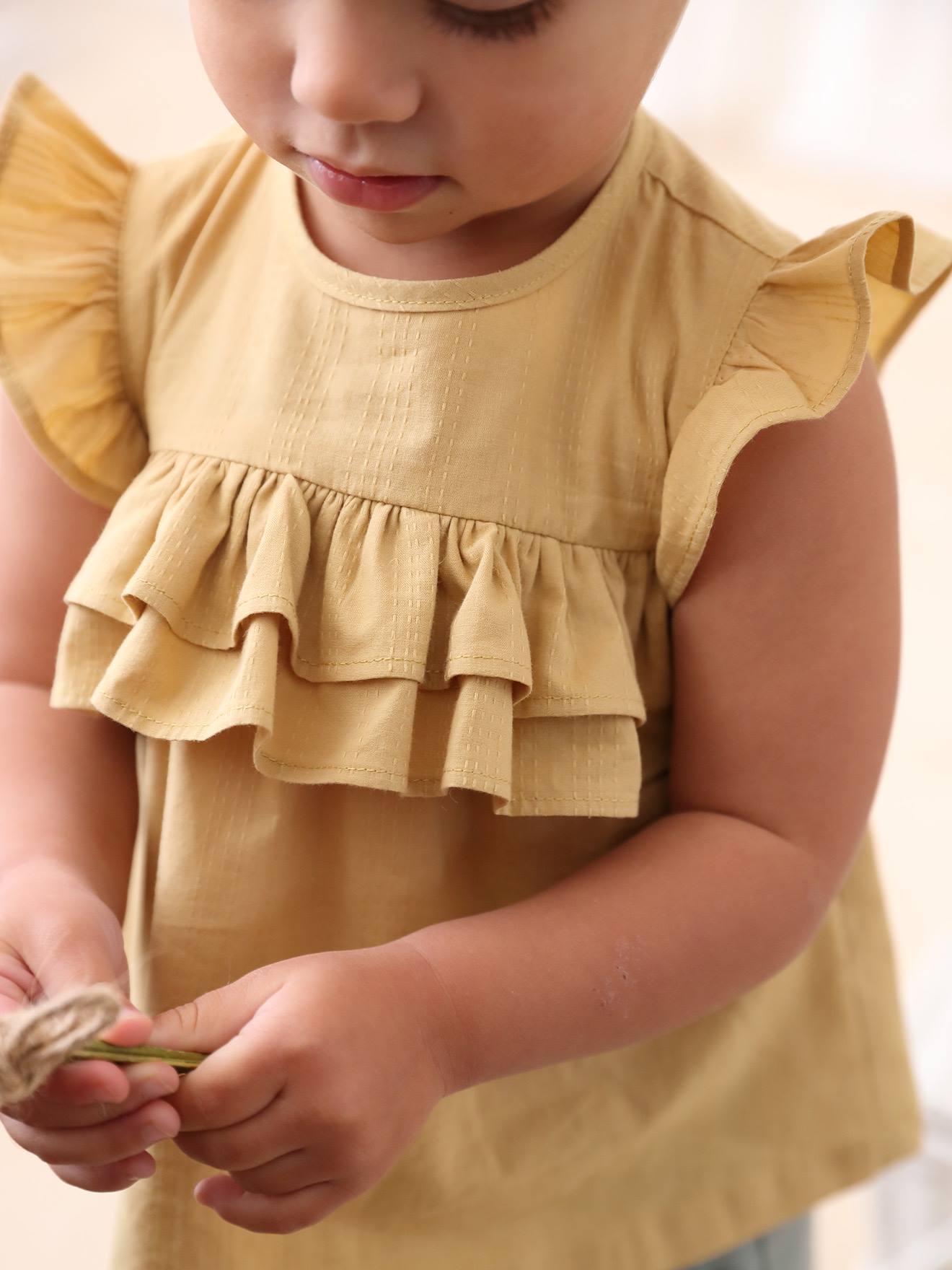 Blouse bébé à volants jaune pâle