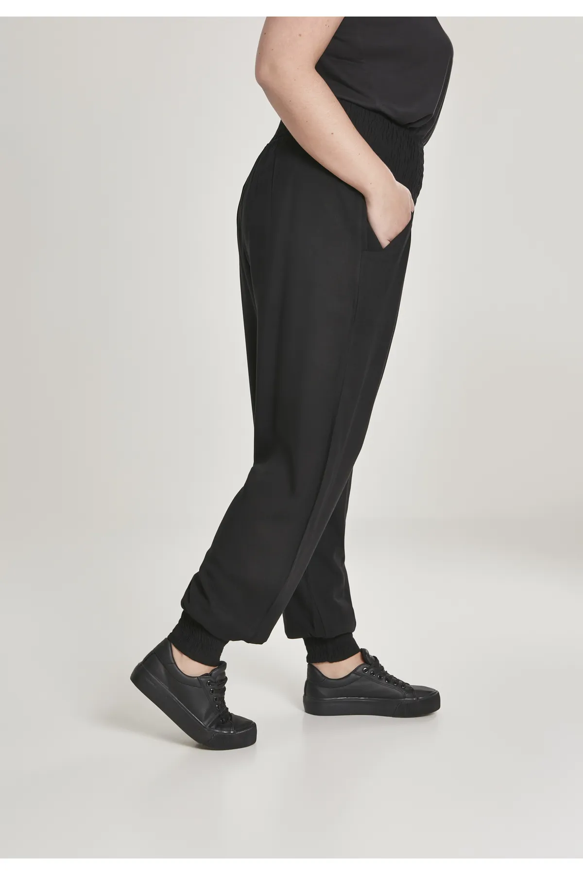 Urban Classics  Jogginghose - Schwarz - Relaxed