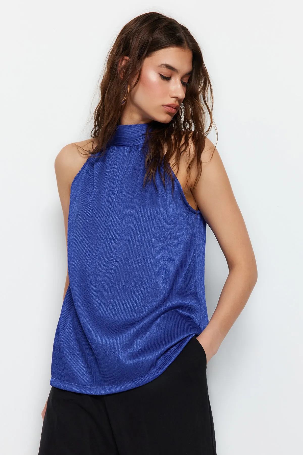 Trendyol Collection  Saks Plissierte Strickbluse mit hohem Kragen TWOSS23BZ00952