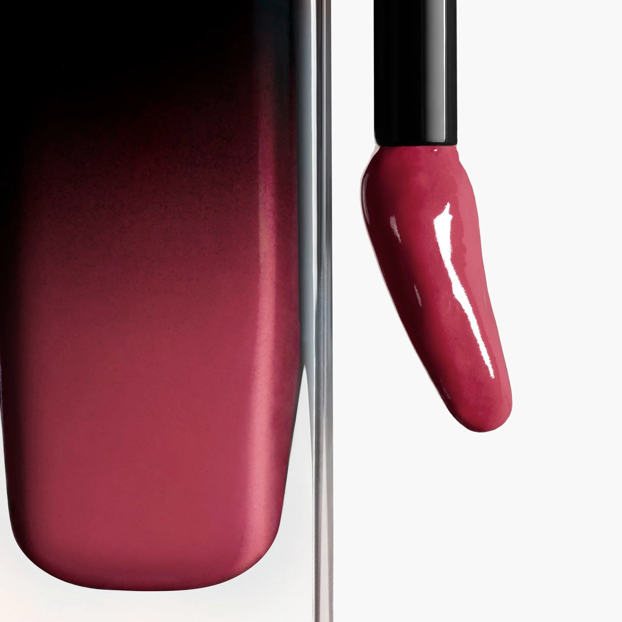ROUGE ALLURE LAQUE - LE ROUGE À LÈVRES FLUIDE BRILLANT À LA TENUE EXTRÊME