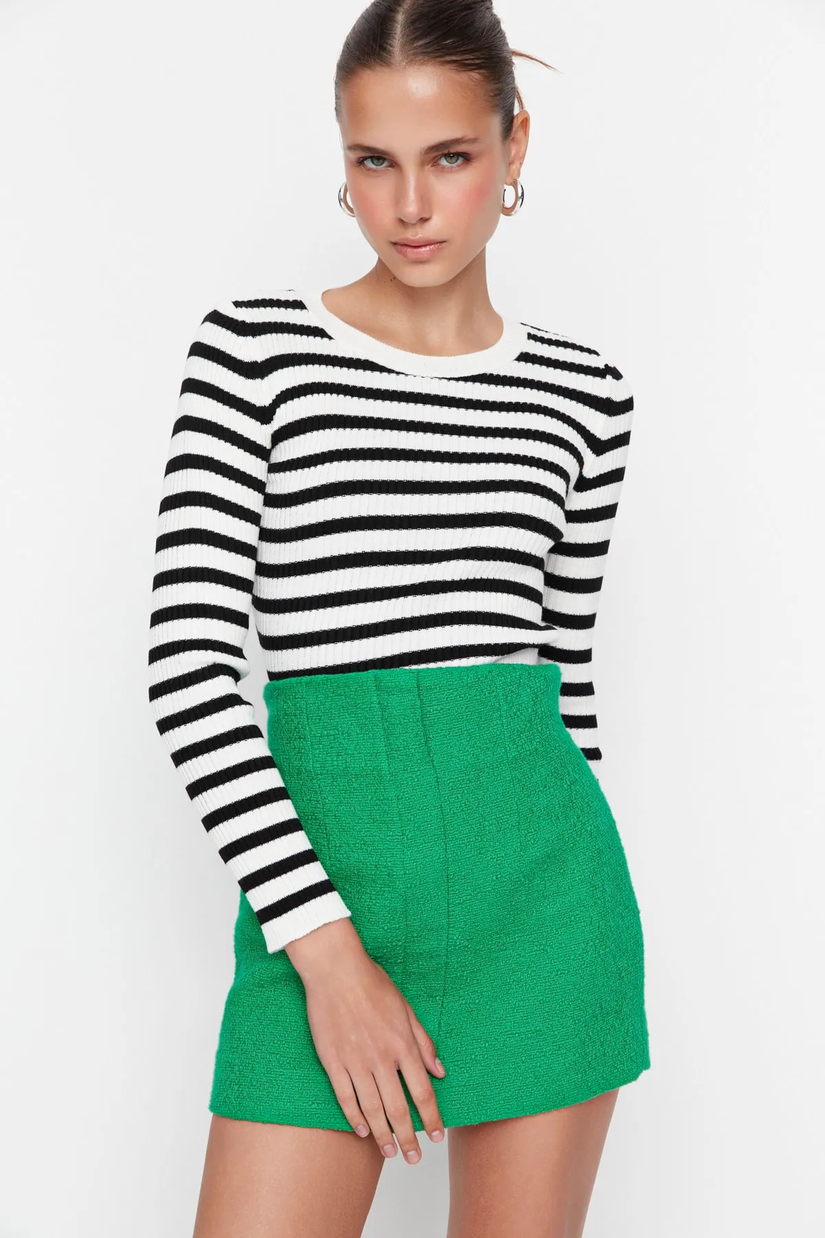 Trendyol Collection  Ecrufarbener Basic-Strickpullover mit Streifen TWOAW21KZ0942