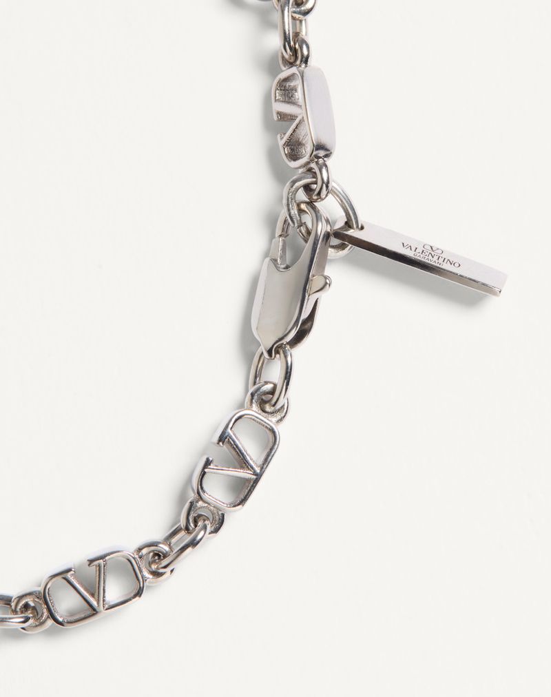 Colar de metal com assinatura VLogo