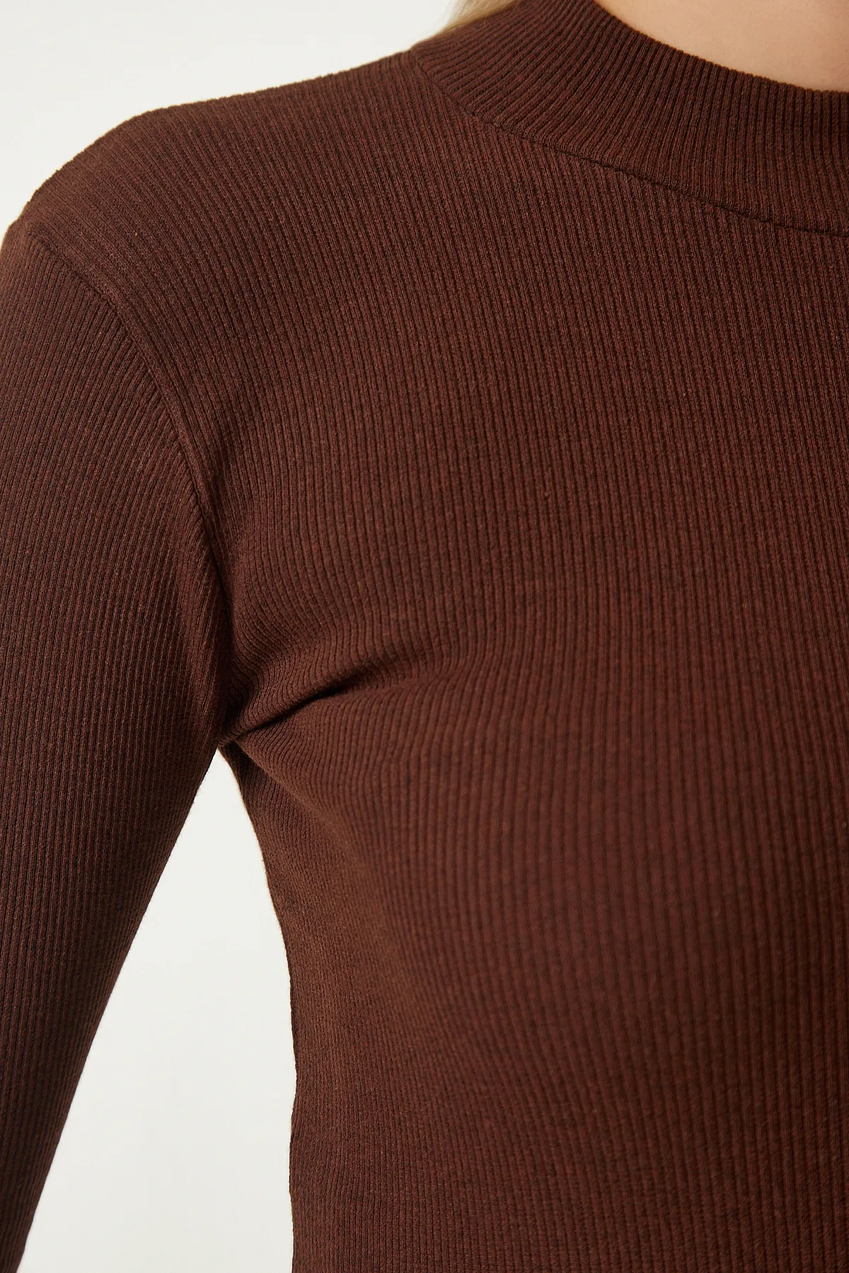 Happiness İstanbul  Braune Biscuit-Strickbluse mit Rollkragen im 2er-Pack für Damen GT00053
