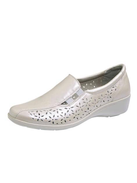 Slipper mit sommerlicher Lochung