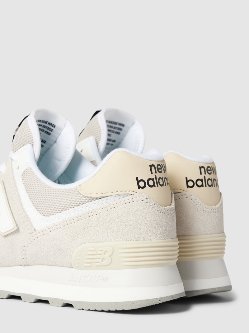 Sneaker mit Label-Detail in beige