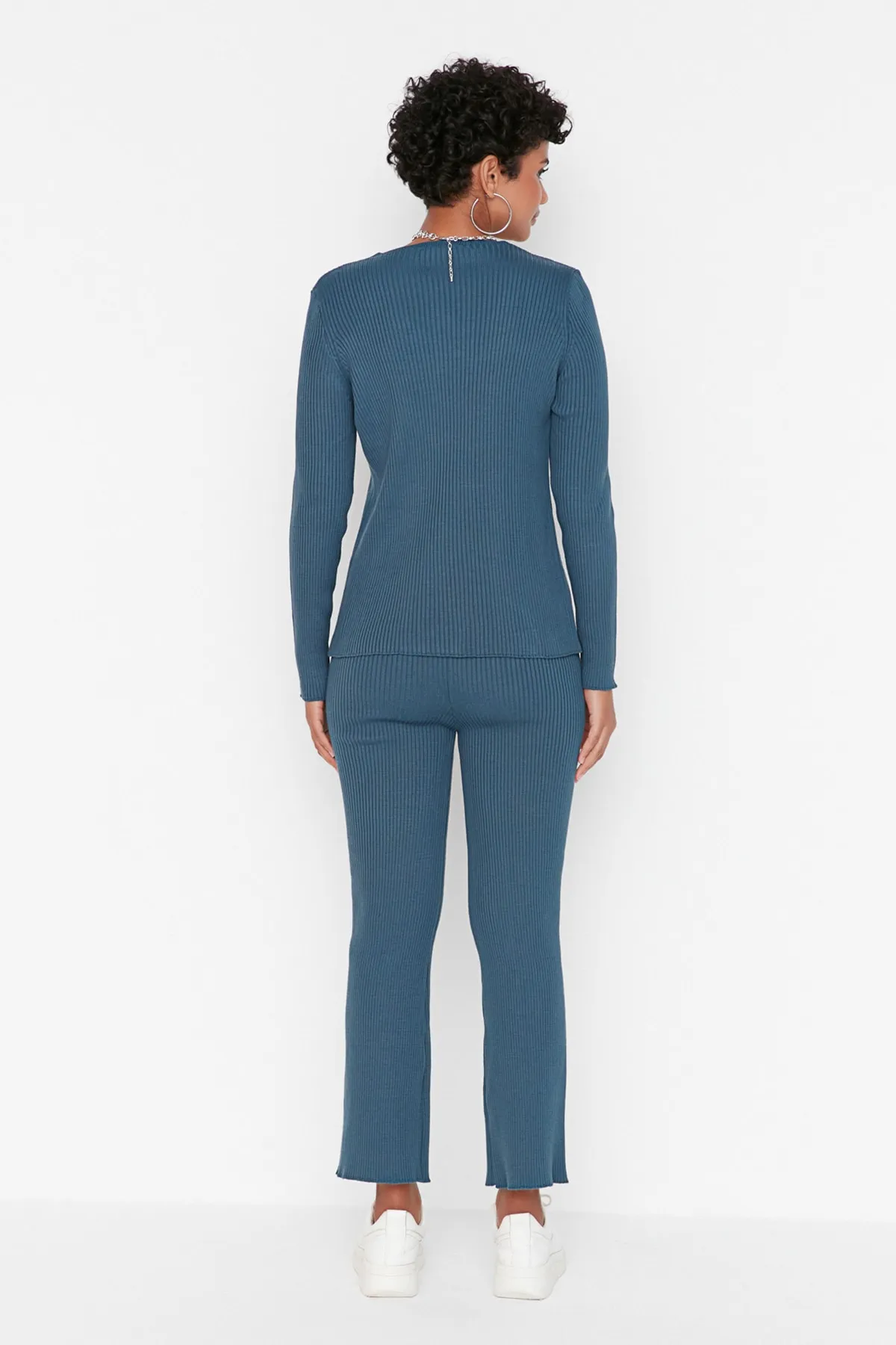 Trendyol Collection  Indigofarbenes Strickoberteil und -unterteil mit V-Ausschnitt TWOAW23AU00139