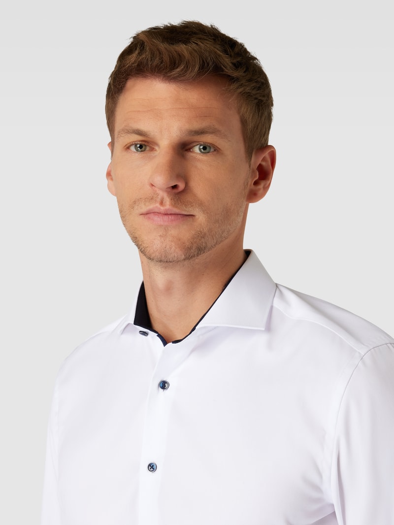 Slim Fit Business-Hemd mit Haifischkragen in weiß
