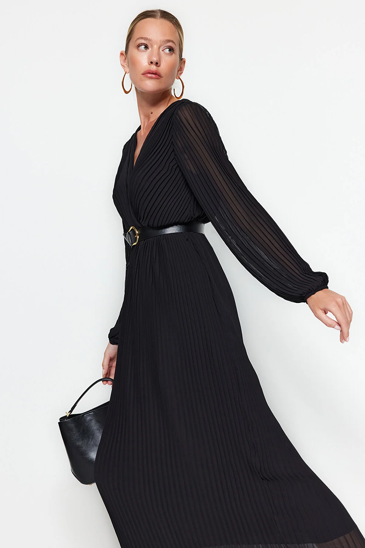 Trendyol Collection  Schwarzes A-Linien-Plissee-Maxikleid aus gewebtem Chiffon mit Futter TWOAW24EL00471