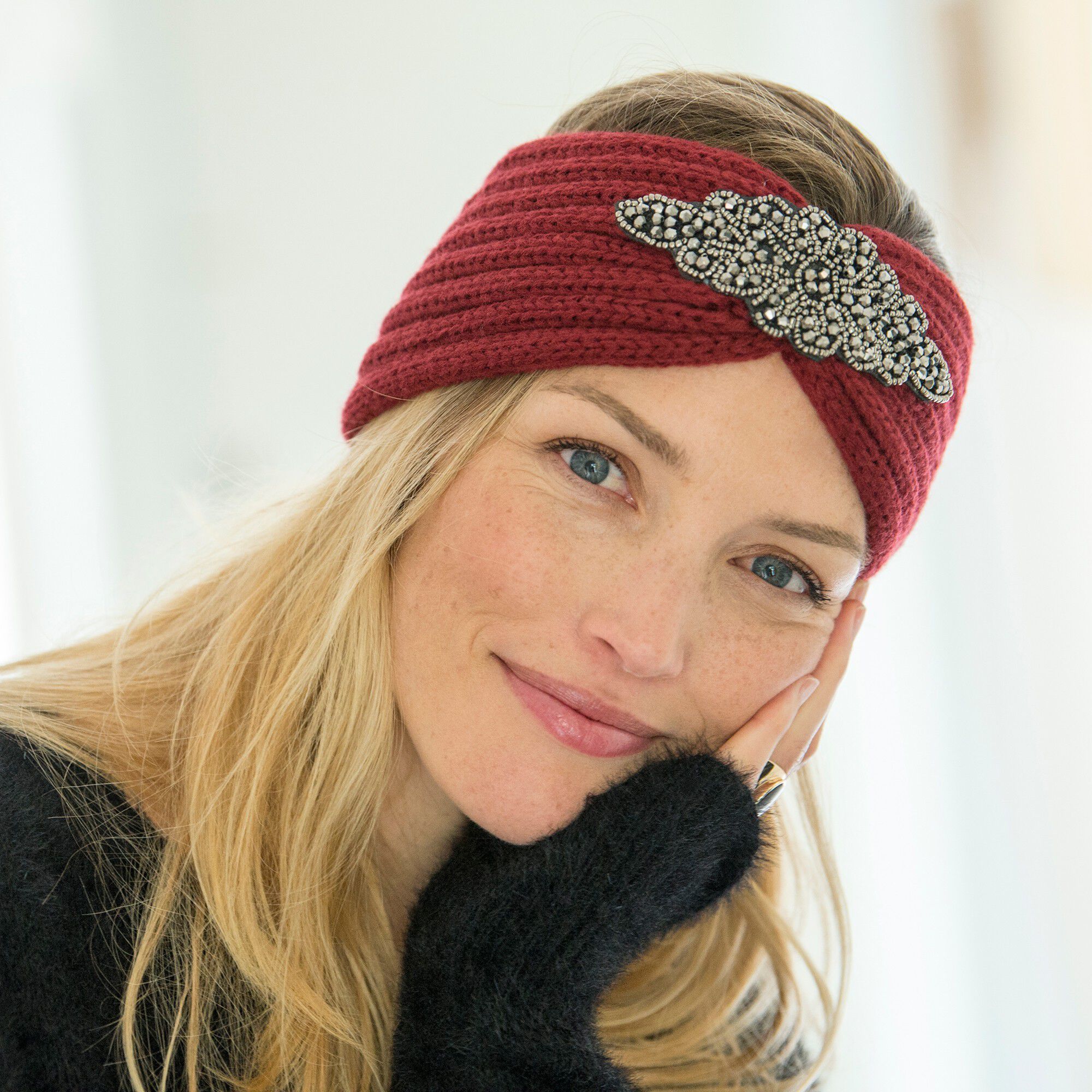 Headband en maille avec bijou